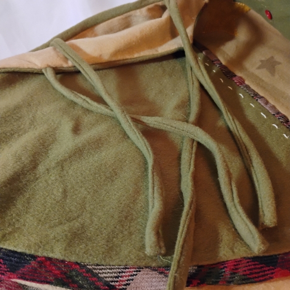 Mistletoe Mountain Holiday Collection Snowman Tree Skirt - Picture 9 of 13